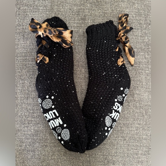 Muk Luks Black Sparkle SlipperSocks with Leopard Print Bows - Picture 1 of 5